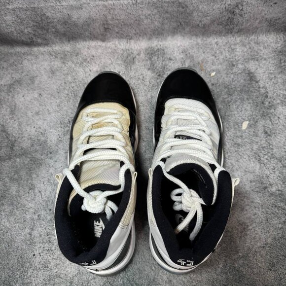 Size 11 | Jordan 11 Concord No Box | Pre-Owned main image 4